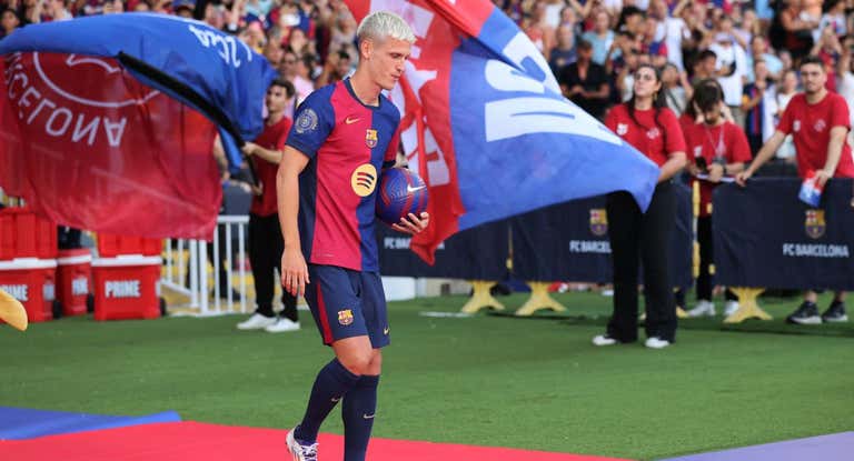 Dani Olmo, en su presentación.