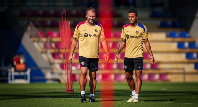 Thiago Alcántara finaliza las ‘prácticas’ con el Barça y abandona el staff de Hansi Flick