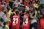Otra heroicidad del Bayer de Xabi Alonso: ¡campeón de la Supercopa remontando con uno menos!
