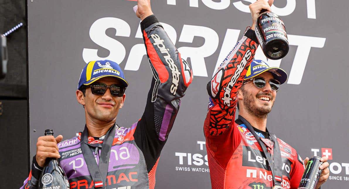 Jorge Martín y Pecco Bagnaia, en el podio del Sprint de Austria.