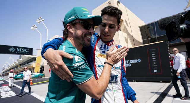Fernando Alonso, entre un «solo soy piloto» y el trabajo en la sombra como representante