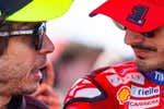 «Haz lo que hiciste ayer, que fue perfecto»: el consejo de Valentino Rossi a un demoledor Bagnaia
