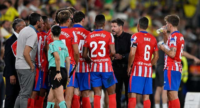 Julián Alvarez debuta pero el Atlético sigue con dudas