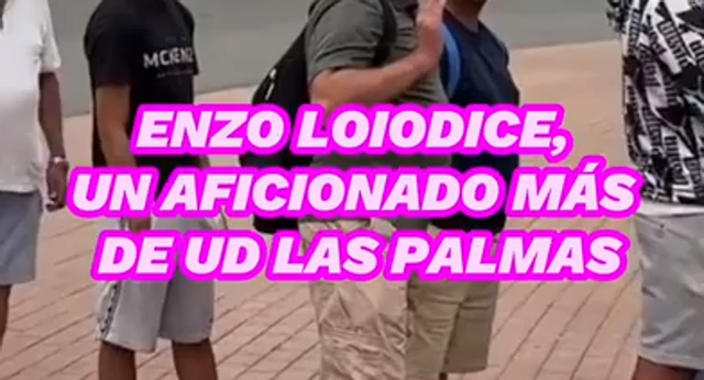 Enzo Loiodice, jugador del equipo canario, aprovechó su día de descanso para comprar entradas para sus seres queridos.