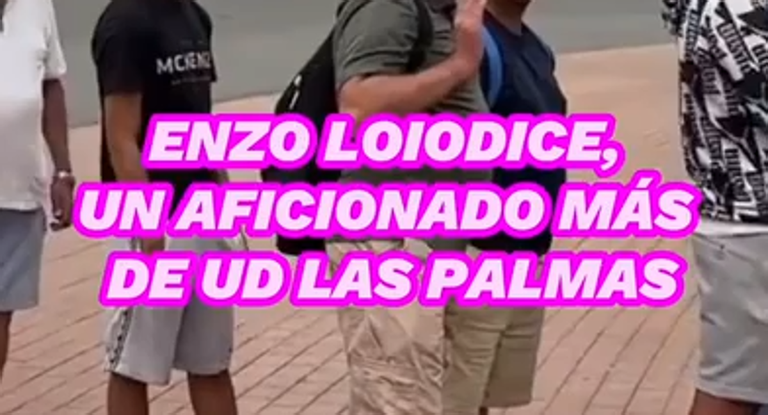Enzo Loiodice, jugador del equipo canario, aprovechó su día de descanso para comprar entradas para sus seres queridos.