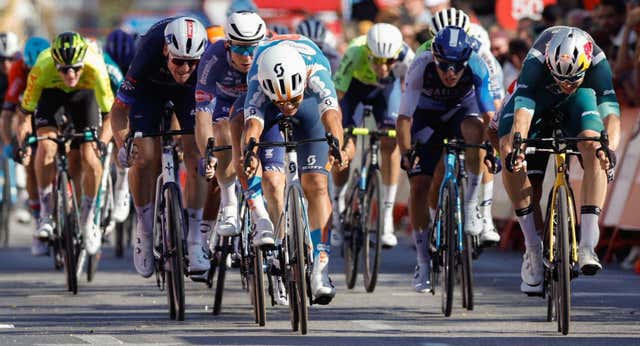 Bittner se reafirma en Sevilla ante un Roglic que sigue líder