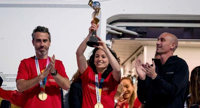La otra cara de las campeonas del mundo: «Fuera del campo tienes la relación justa y necesaria»