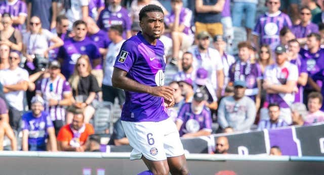 El Villarreal completa su defensa con Logan Costa por 20 millones