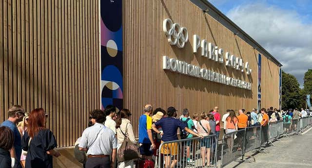 La megatienda de los Juegos en París está de liquidación antes de su cierre después de los Paralímpicos: «Antes venían 25.000 personas al día…»