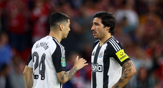 Tonali regresa al terreno de juego como titular tras diez meses sancionado por apuestas ilegales