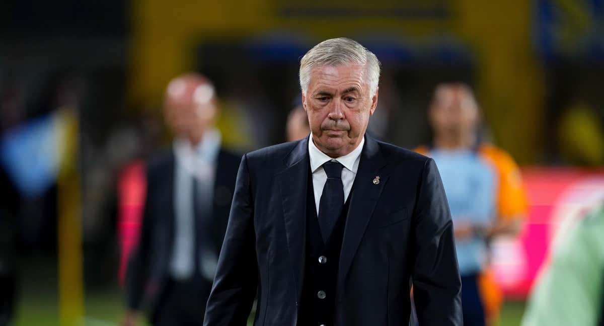 Ancelotti, cabizbajo, durante el partido del Real Madrid ante Las Palmas.