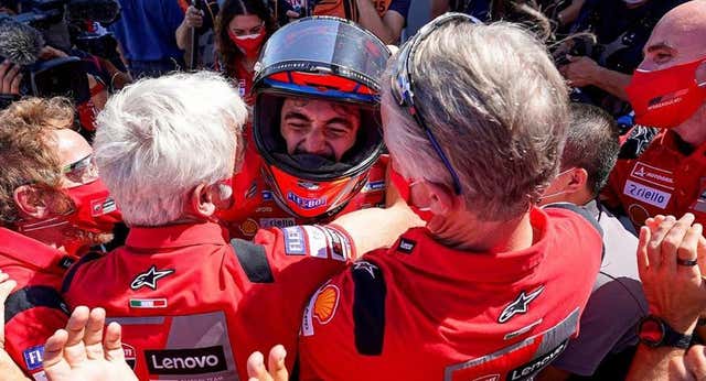 Bagnaia continúa su pelea con la historia en el escenario en el que comenzó todo