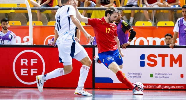 Fede Vidal mantiene la duda de Sergio Lozano y se lleva a Javi Mínguez a Uzbekistán