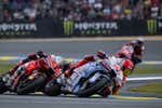 Marc Márquez va a por la victoria en Aragón y comienza liderando