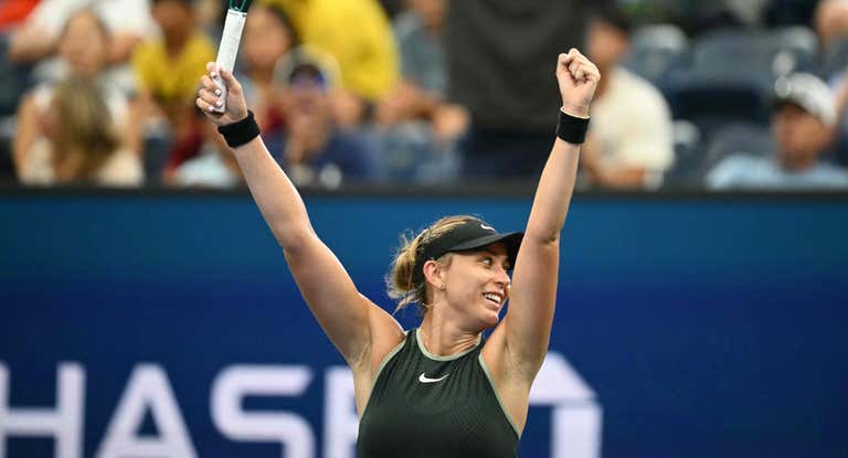 Paula Badosa celebra su victoria en los octavos de final del US Open.