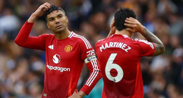 El teatro de los sueños es una pesadilla para Casemiro: dos errores que acaban en gol y sustituido al descanso