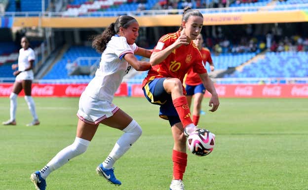 Julia Bartel durante el partido.  RFEF