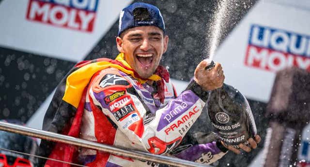 Carlos Checa analiza las pocas opciones de Jorge Martín de ganar el título: “Ha sacrificado el momento, el ahora”