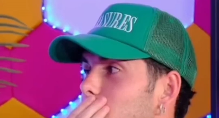 El jugador del Rayo se pasó por el programa Vaya Vaina y confesó cuáles son sus gustos musicales.