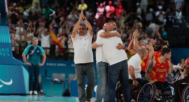 Un mecánico entre baloncestistas paralímpicos: “Para reparar una silla hay que ser más rápido que en un pit stop”