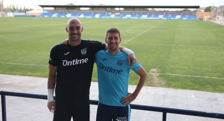 Dmitrovic y Brasanac posan para Relevo en la Instalación Deportiva Butarque.