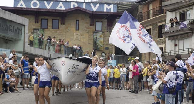 La Bandera de la Concha o el orgullo de ser la trainera más veloz del Cantábrico