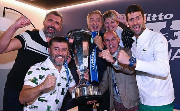 De izda a dcha: Ivanisevic, Badío, Panichi, Capellaro, Artaldi y Djokovic, tras las ATP Finals de 2022.  Instagram/Djokovic