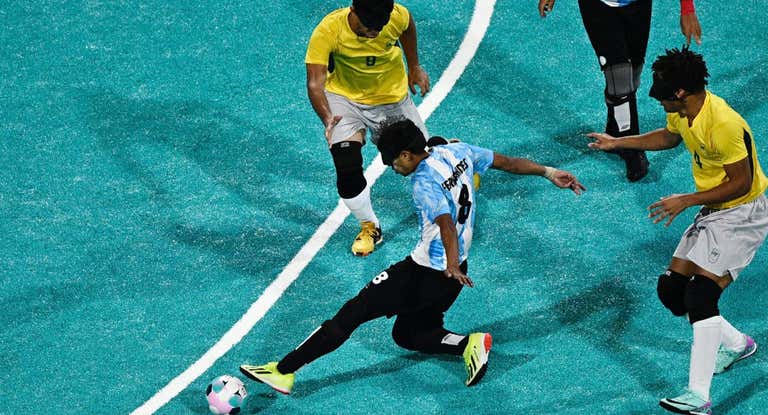 Argentina vence a Brasil en las semifinales de fútbol-5 para ciegos