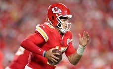 Los Chiefs de Patrick Mahomes ponen la directa al tercer anillo bajo la atenta mirada de Taylor Swift... y salvados por un dedo