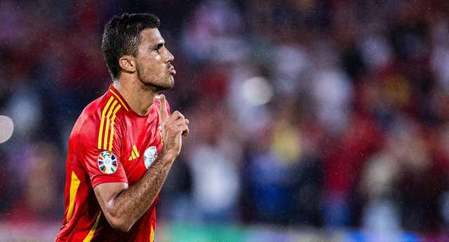 Las tres novedades de De la Fuente refuerzan a Rodrigo, Pedri y Morata