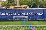 El equipo de Víctor Fernández vuelve a una Romareda «mutilada» y en fase de derribo: «Es impactante y desgarrador»