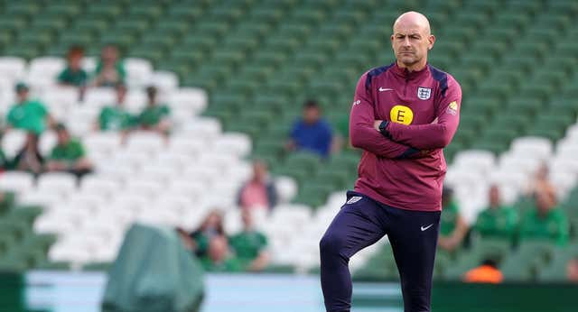 Lío en Inglaterra por su seleccionador que no cantó el ‘God save the King’: «Debería ser despedido hoy»