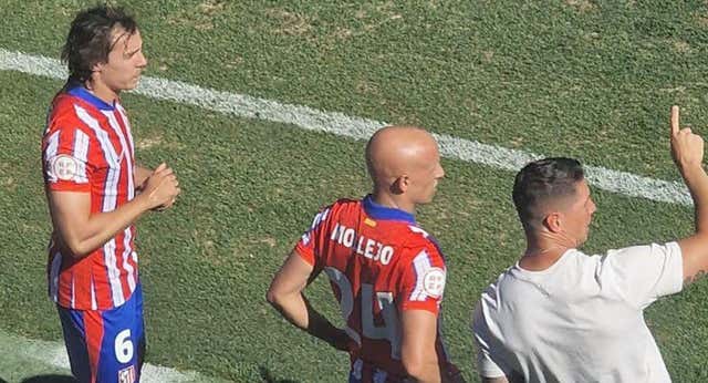 El laberíntico camino de Víctor Mollejo, que roza el récord de cesiones, para volver a los orígenes con Fernando Torres