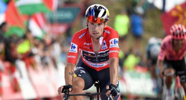 Primoz Roglic salva La Vuelta pese al virus estomacal que asola a su equipo