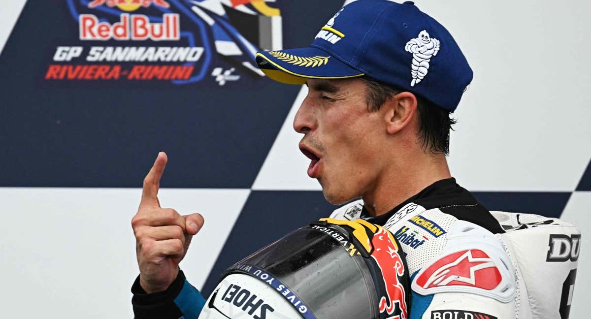 Marc Márquez celebra el triunfo conseguido en Misano.