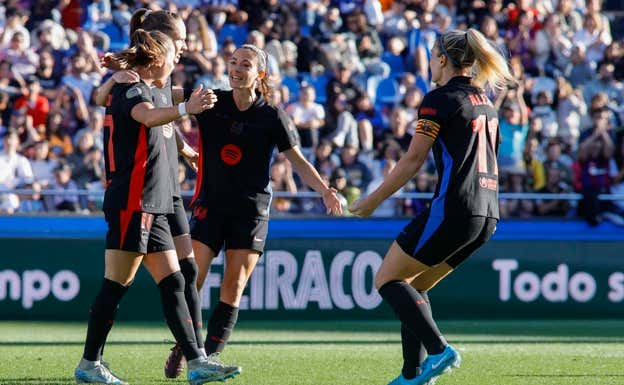 Ewa, Graham, Aitana y Alexia celebrando el gol de la polaca.  EFE