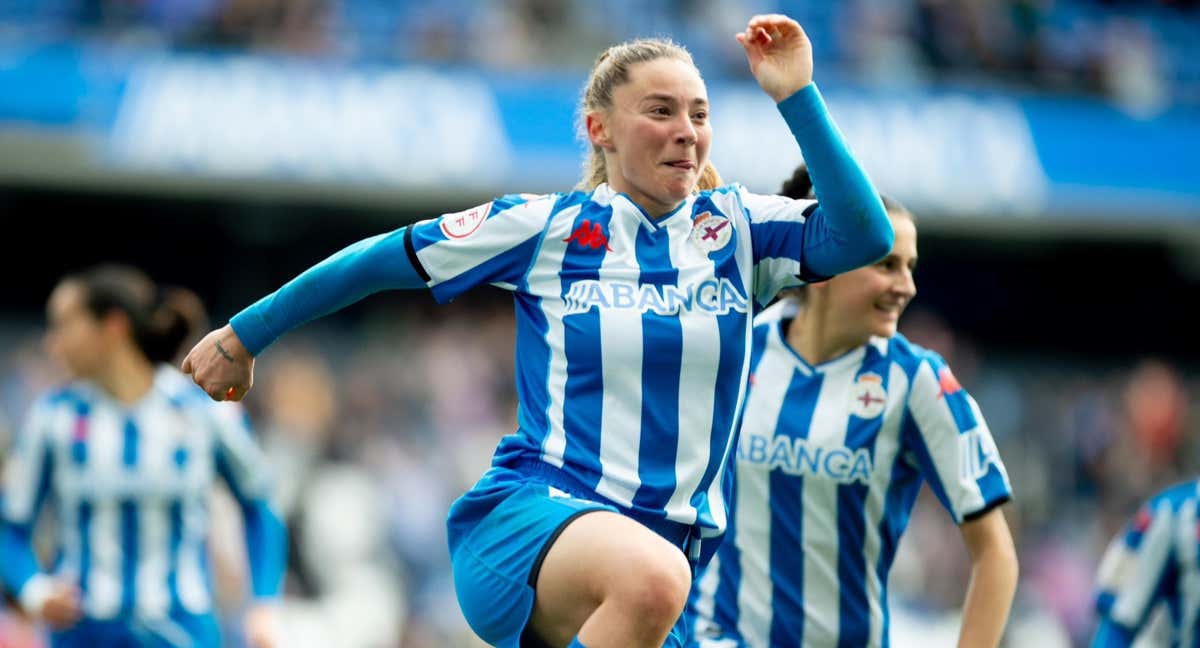 Ainhoa Marín celebrando un gol.