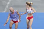 Lío en la maratón: Elena Congost se queda sin bronce... ¡por ayudar a su guía a cruzar la meta!