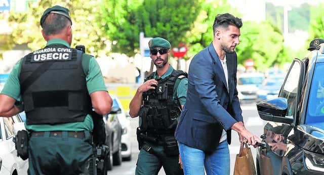 Rafa Mir reitera que es inocente y pide disculpas al Valencia por no respetar los horarios