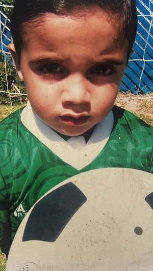 Padilla, con una camiseta de México, de pequeño.  CEDIDO