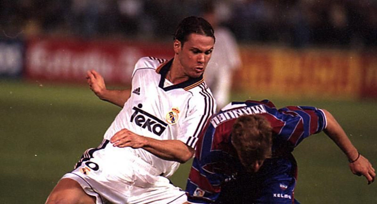 Fernando Redondo, en un partido con el Real Madrid.