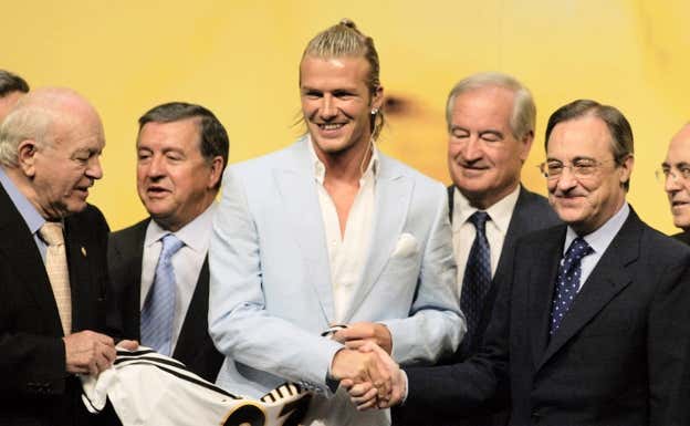 Beckham, con Di Stefano, en su presentación.  EFE