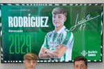 El Betis ata a su nueva perla... y Pellegrini ya piensa en darle minutos: «Va por buen camino»