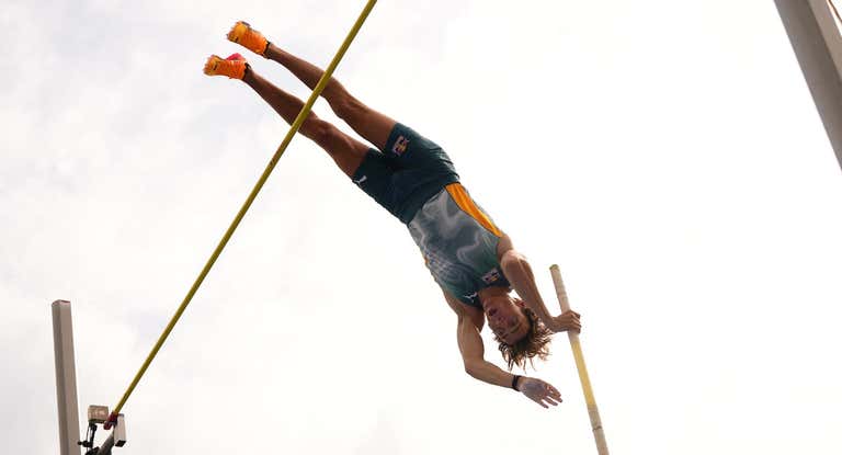 Armand Duplantis durante la Diamond League de Silesia.