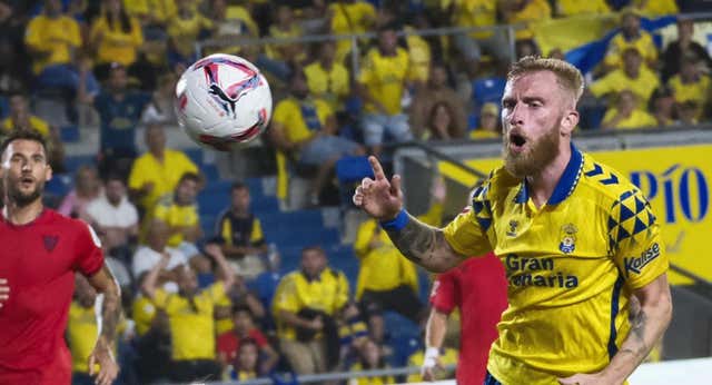 De británico a británico en Las Palmas, Samways se refleja en McBurnie: «Es aguerrido y disfrutará de la vida en Gran Canaria, como yo»