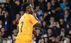 Vinicius marca, manda callar y se reparte los penaltis con Mbappé