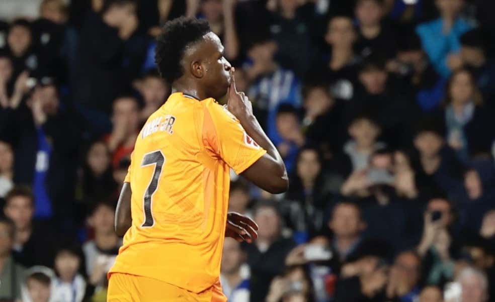 Vinicius marca, manda callar y se reparte los penaltis con Mbappé