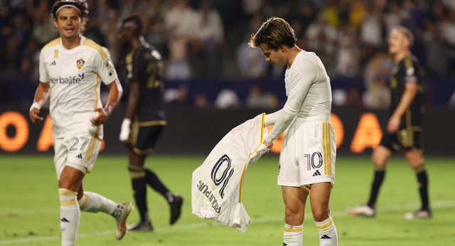 Riqui Puig se reivindica en la MLS en plan torero: doblete y liderato