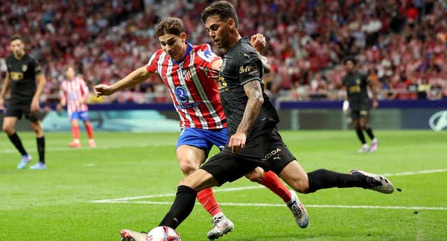 Rubén Baraja tomó nota de Enzo Barrenechea, lo único positivo del Valencia en Madrid para el cuerpo técnico