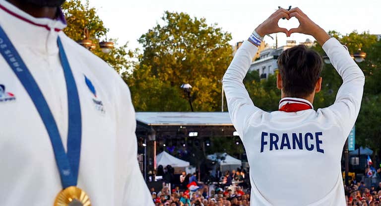 Deportistas franceses homenajeados en el desfile.